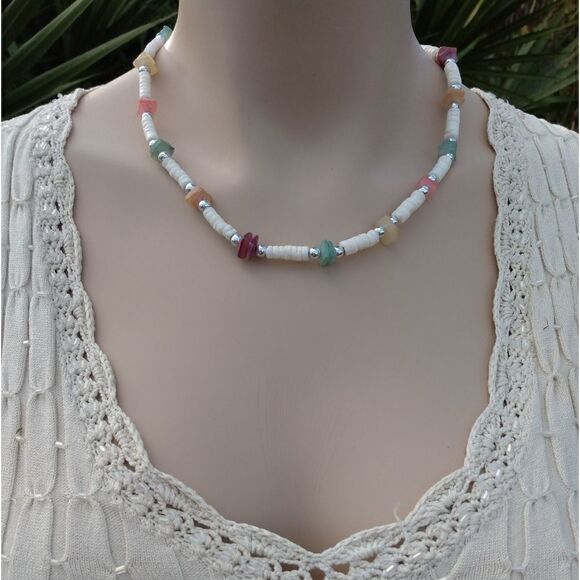 HANDMADE White and Multicolored Shell & Beaded Necklace Barrel Closure - Picture 3 of 13